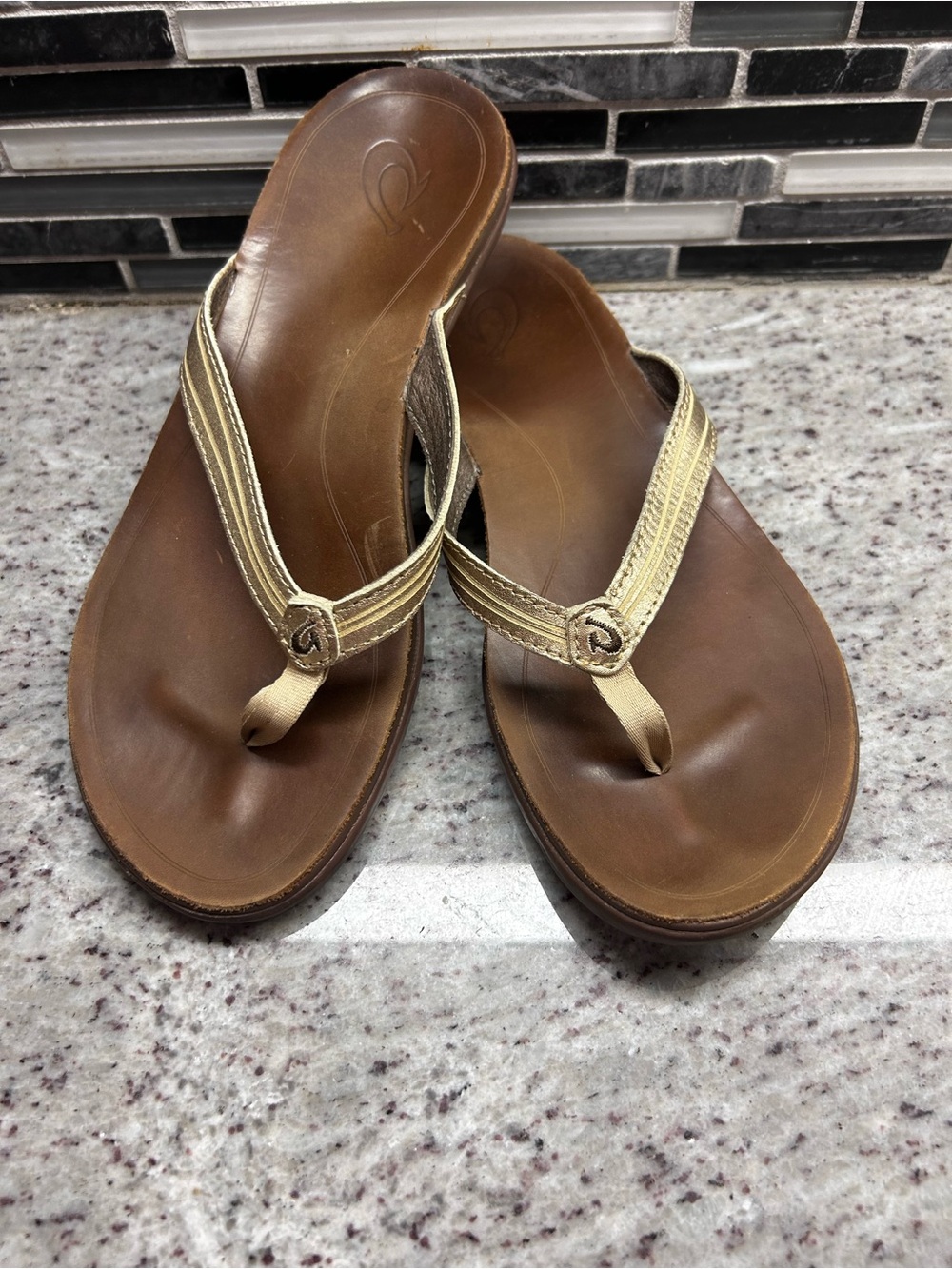 Olukai Women's Brown Leather Flip Flop Sandals with Gold Straps size 8